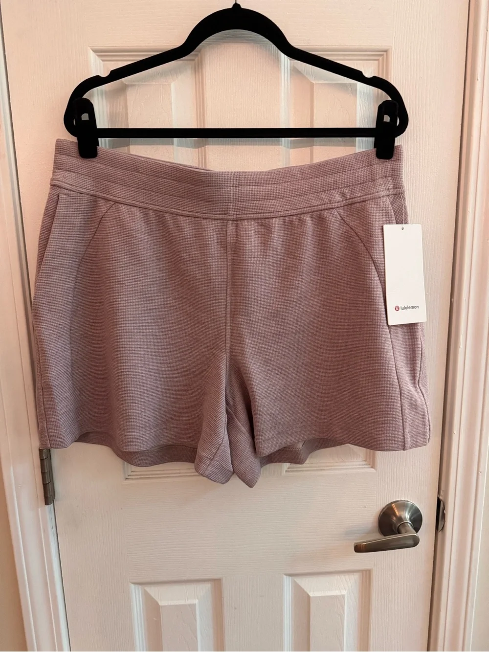 LULULEMON Scuba High-Rise Short 5"
Waffle Heathered Porcelain Pink Size XL NWT - Picture 3 of 7